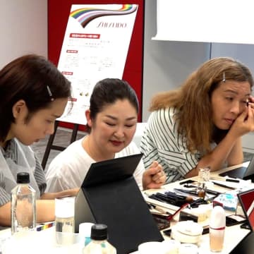 「普段のメイク正しいのかな」　トランスジェンダー女性など対象のメイク講座開催　悩みを改善するテクニック学ぶ