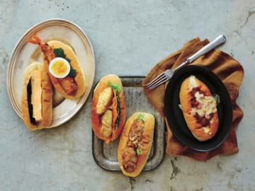 コッペパンに厚焼き卵やエビフライ、肉団子やグラタンをはさんで♪ 見栄え華やかなコッペパンレシピ5つ