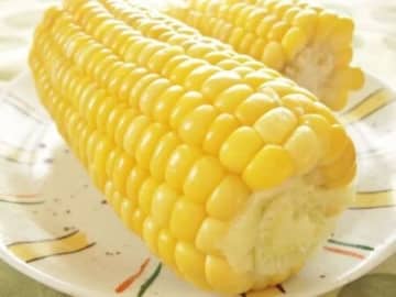 冷めてもプリプリ！「とうもろこし」がシワシワにならない簡単ゆで方。光熱費もおトクに♪