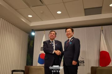 韓国新政権発足の後の日韓関係、「改善の期待高まるも安心できない」と主要紙