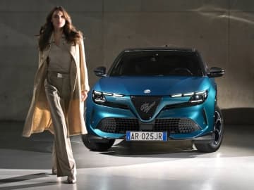 Stellantis、アルファロメオの小さな新型SUV「Alfa Romeo Junior」日本導入、発売