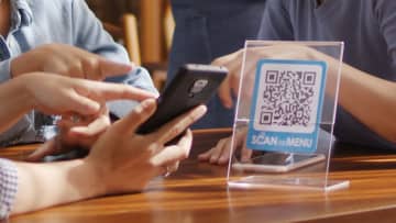 「スマホ注文、正直ムリ…」過半数が不満！飲食店で見直される“直接注文”の安心感