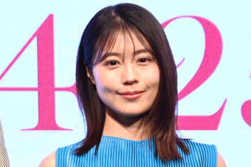 有村架純、“キャミ”着用の最新姿が「お綺麗すぎます！」と話題　夏らしい肌見せに「一生の憧れです」の声