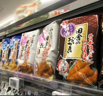 岩塚製菓、「田舎のおかき」など米菓23品を価格改定