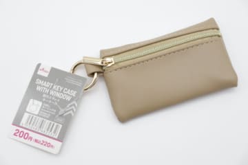 ダイソーで売ってるんだ！待望の窓付きタイプ♡200円だけど買いなキーケース