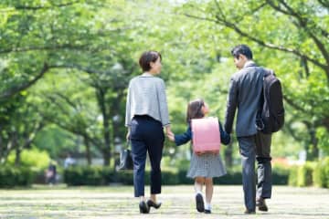 公立小学校の学習費は年間約33万円！ 新生活で増える支出、家計のバランスはどう整える？
