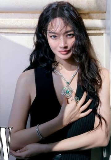 シン・ミナ、圧巻のオーラ…オールブラックコーデで多彩な表情を披露