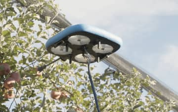 もぎたて果物、ドローンが収穫。人手不足を解消するAI収穫ロボット「FAR」