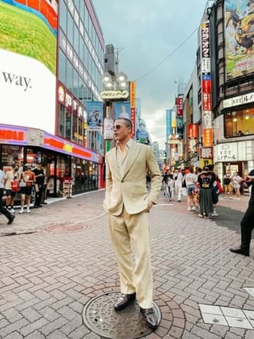 ブラッド・ピットが来日中に空き巣被害…ウラで拡散された「居酒屋で日本人客とカンパイ」飲み動画
