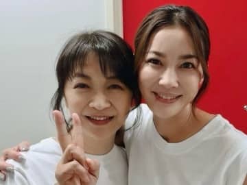 大物女優の約30年ぶり再会ツーショットに「懐かしい」「綺麗すぎてビビる」「美魔女なお2人」の称賛