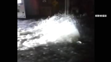 神奈川・鎌倉市で水道管が破裂「穴が2つくらいあいて水が噴き出した」　周辺で現在も断水続く