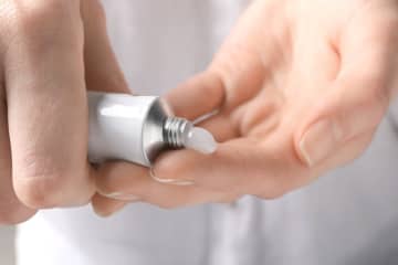 Xで「#OTC類似薬保険適用外し反対」が一時トレンドに！「死活問題」「保険料払ってるのに…」アトピー用の薬はどれだけの“負担増”になる？ 政策決定の経緯もあわせて確認