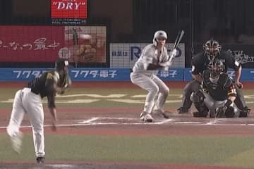 2アウトの瞬間に珍光景　集まっちゃった野手「5/9」にネット驚き「強さってこういうとこに…」