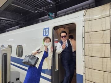 高橋英樹、娘・真麻との2ショットを公開「品川駅でバッタリ！？」
