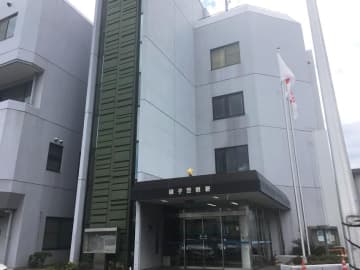 横浜「警察署前でトカレフをぶっ放す」と110番通報　容疑で41歳を逮捕