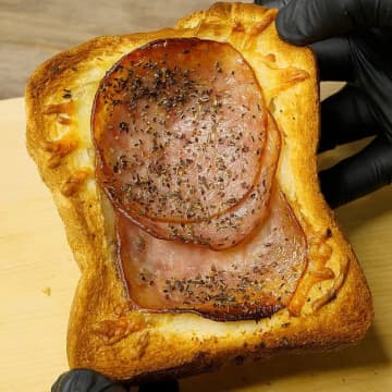 【パンが耐えられない旨さ】照り焼きの旨みが止まらない和風照り焼き溶岩トースト