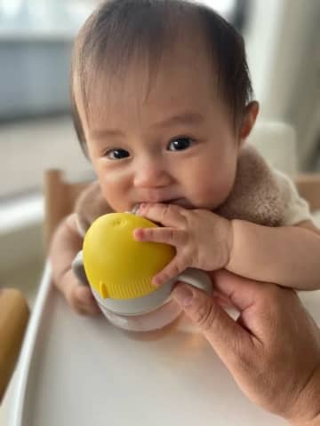 山本圭壱、ワンオペした日の娘の姿を公開「まだまだアタシたちとは一緒のご飯ではございません」