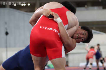 p【レスリング】佐藤秀一郎　初戦は突破も昨年王者に敗戦　３位決定戦へ／明治杯全日本選抜レスリング選手権大会　１日目/p