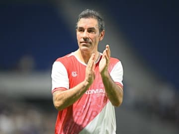 元仏代表の名手ピレスが日本サッカーの発展に感心。より強くなるための助言も「規律を守って戦えている。あとは…」