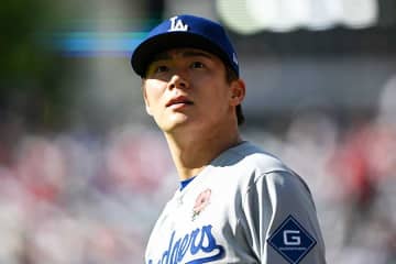 「とっっっても可愛い」ドジャースベンチの“日韓友好”に米注目　お腹ナデナデ、体をツンツン「どうやって会話を？」