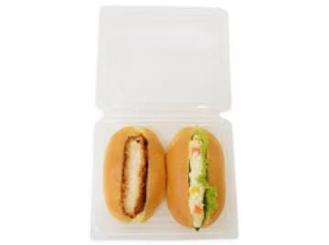 チキンカツを挟んだロールパンとポテサラを挟んだロールパンが手軽に持ち運べるボックスに入って税込280円! セブン‐イレブンが「ミニロール(チキンカツ＆ポテトサラダ)」を発売