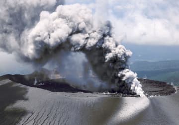 新燃岳周辺、警戒続く　噴火1週間