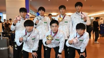 ＜レスリング＞U17アジア選手権（ベトナム）出場の男子フリースタイル・チームが帰国