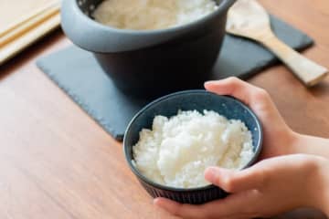 「ご飯をよそう」を英語で言うと？