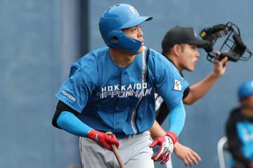 ハムの19歳新人がプロ1号で見せた「大谷選手の捌き方」“投打二刀流”継ぐ柴田獅子にネット騒然「ホントそっくり」