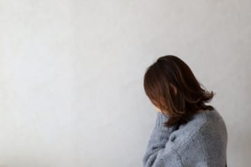 パワハラ被害を訴えたら「ただの悪口」と一蹴された40代女性、追い詰められ体調崩す