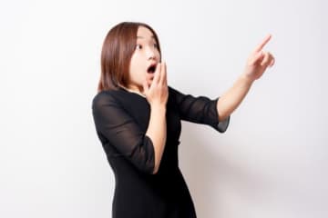 祖母の葬式で遺産をねだる“法学部中退”の叔父 → 疲弊した母娘が遭遇した謎の「３人の人影」
