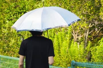 「男で日傘はないわ」←まだ言ってるの？　使い始めた筆者が感じたメリットと周囲の目
