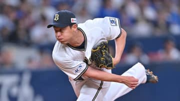 「やりがいを感じてやれている」オリックスの頼れる新戦力・岩嵜翔が100ホールド達成　移籍から約1か月で仲間に慕われる姿