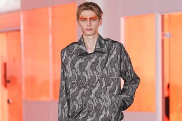 キコ・コスタディノフ 2026年春夏メンズコレクション - 日常、静かな時間の流れとともに
