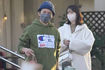 ゲス不倫で無収入に…佐々木希　夫・渡部建の「調教」と「献身」1年7カ月《オンエアで何語る？》