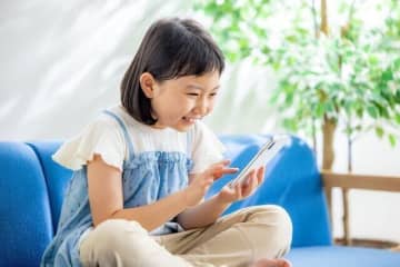 小学生スマホ持たせる？持たせない？持たせる意外なメリットも…！？