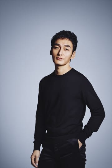 草彅剛が『THE MUSIC DAY 2025』に出演 “人生の恩人”大杉漣さんの形見のギターで斉藤和義と共に「歌うたいのバラッド」を披露
