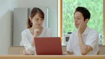 30歳で結婚し「専業主婦」になる友人。旦那さんは「年収800万円」らしいですが、今は“共働き”のほうが多いですよね？「過去44年の推移」とリスクを解説