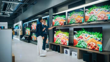ボーナスで「ちょっといいテレビ」を買おうと話しています。サイズが違うといくら変わりますか？国産テレビの“価格の差”を解説！