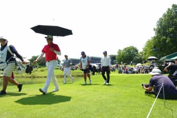 ＜速報＞国内男子ツアーは最終組がスタート　首位の石坂友宏はパー発進
