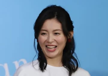 本仮屋ユイカ、手編みのコットンリネンのベストを披露⇨「完全にプロのクオリティ」とファン大絶賛