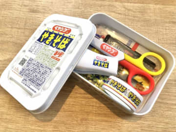 【付録】ペヤングソースやきそばが文具に変身。本物そっくりすぎてお腹がすく...。《編集部レビュー》