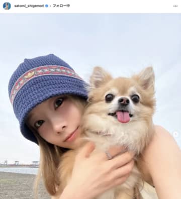 「アラフォー…？10代にしか見えない」重盛さと美と愛犬の散歩ショットが若すぎると話題沸騰