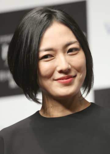 板谷由夏「50歳でも二の腕は出す」「暑いもん」ノースリ姿に共感の声「私も太い二の腕出してます」