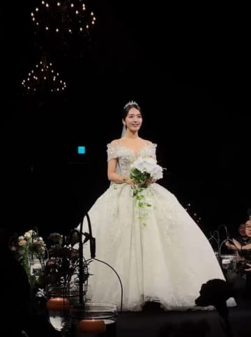 AOA ドファがついに結婚！挙式にはジミンらメンバーの姿も…美しいドレス姿に釘付け