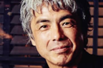 「最近までグループLINEも同窓会も」うじきつよしが羨んだ、中山美穂さんと“兄”浜田雅功の仲よしすぎる絆