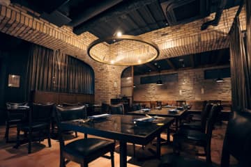 カジュアルフレンチ＆ビストロ「アンティーク シック ブローチ 横浜店」オープン
