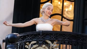 レイチェル・ゼグラーがほぼ毎晩無料で歌声を披露、異例の演出が話題に　ロンドン劇場