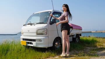 車中泊女子YouTuber、つまみ片手に豪快に酎ハイを流し込み晩酌堪能「気持ちいい～」
