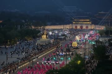 『イカゲーム』全シーズンの主要キャスト総集結！韓国でパレード!!【写真レポート】